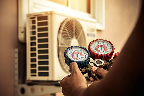 Professional Hvac Installation technician working in Huntsville, TX